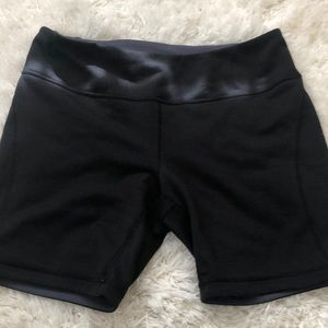 Zella reversible bike shorts. Black/grey.